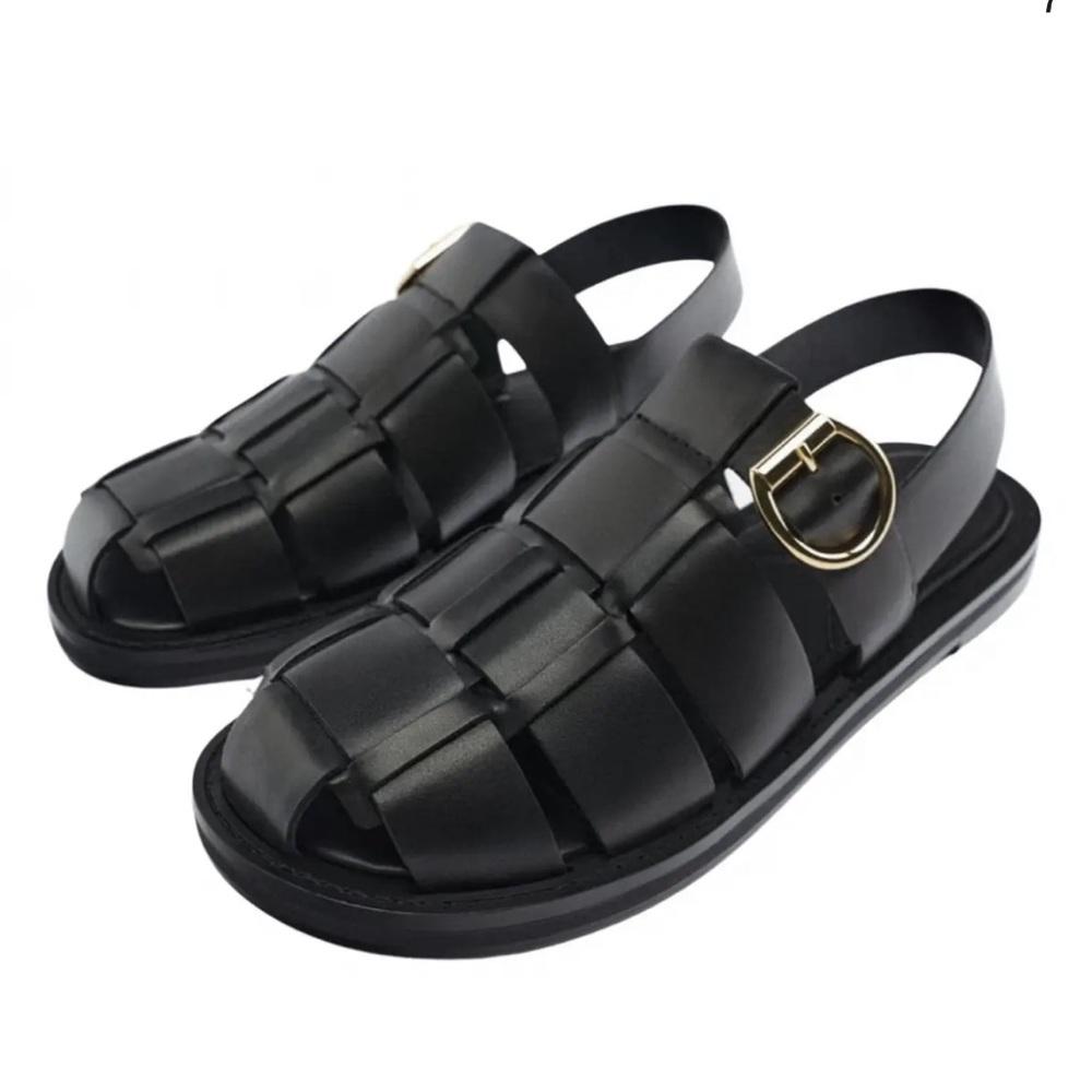 Flat Leather Fisherman Sandals. 
Zara SS22 collection.